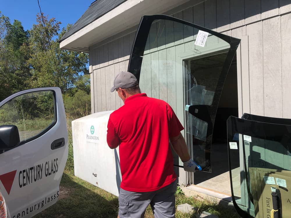 century-glass-replaces-cracked-windshields windshield-need-to-be-replaced