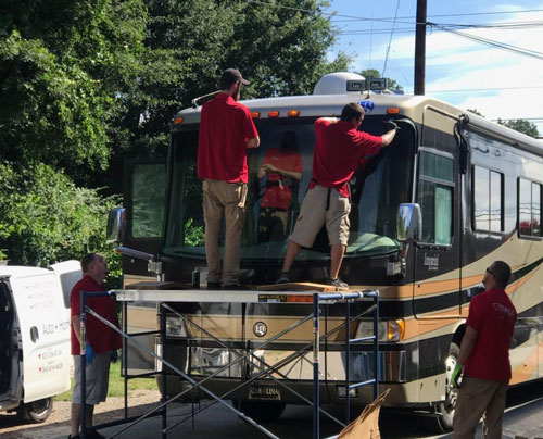 bus-rv-windshield-replacements-repairs-south-carolina Techs work on RV Bus windshield